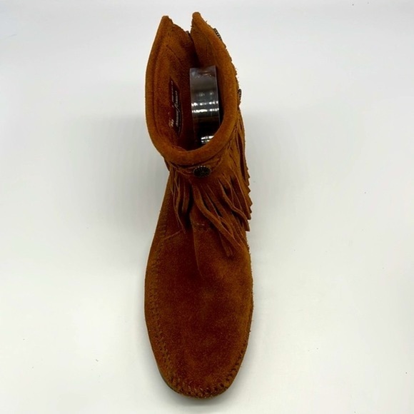 Minnetonka - High Top Brown Suede Fringe With Metal Design  Zip Up Ankle Boot 7 - Picture 3 of 13